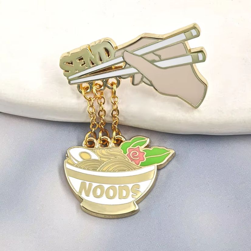 Embroidery Bracelet - Broche en émail Send Noods, motif
