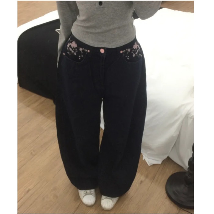 Jean ample en denim noir à bro - Embroidery Jeans Sakura avis et prix